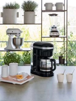 KitchenAid Filterkoffieapparaat 5KCM1208EOB ONYX BLACK, 1,7 L, CLASSIC Drip-koffiezetapparaat Met Spiraalvormige Watertuit -Koffiehuis kitchenaid filterkoffieapparaat 5kcm1208eob onyx black 17 l classic drip koffiezetapparaat met spiraalvormige watertuit zwart 14