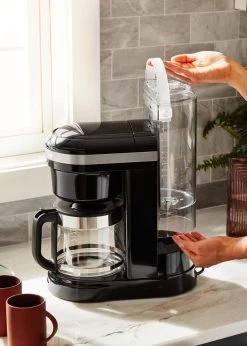 KitchenAid Filterkoffieapparaat 5KCM1208EOB ONYX BLACK, 1,7 L, CLASSIC Drip-koffiezetapparaat Met Spiraalvormige Watertuit -Koffiehuis kitchenaid filterkoffieapparaat 5kcm1208eob onyx black 17 l classic drip koffiezetapparaat met spiraalvormige watertuit zwart 9